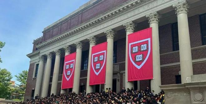 在哈佛毕业演讲的中国女生震撼全场k8凯发哈佛战胜川普这天史上首位(图7)
